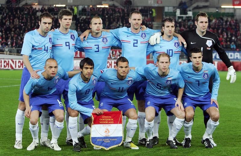 国旗と国歌」をストレートに表現！オランダ代表、2008アウェイ