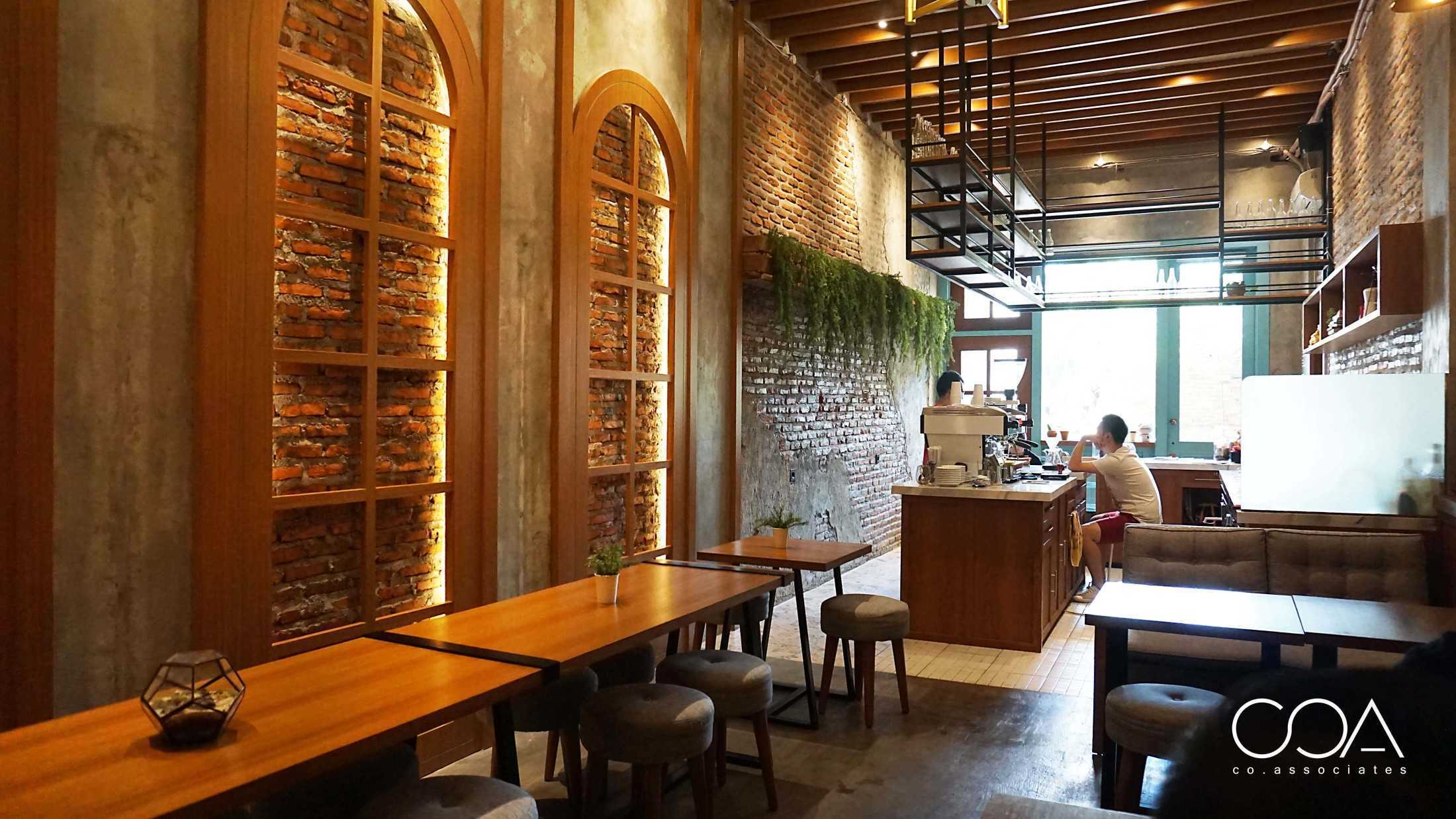 8 Desain Coffee Shop Keren Yang Bikin Betah Nongkrong Berlama Lama 8 Desain Coffee Shop Keren Yang Bikin Betah Nongkrong Berlama Lama