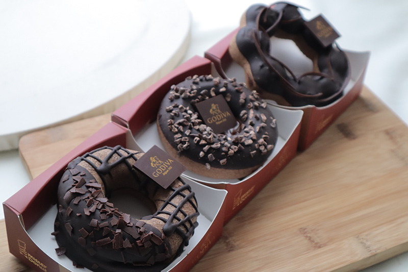超難買聯名甜點登場！Mister Donut攜手GODIVA推出「奢華可可季」，破百元的甜甜圈好吃嗎？-2