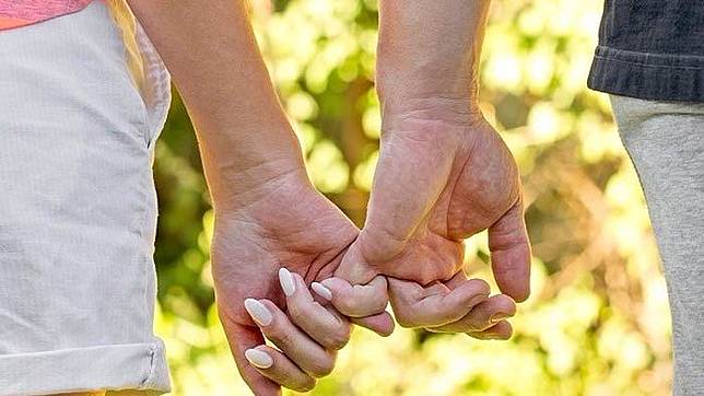 7 Cara Gandengan Tangan Dengan Pasangan Posisinya Menunjukkan Tipe Hubungan Tribun Style Line Today