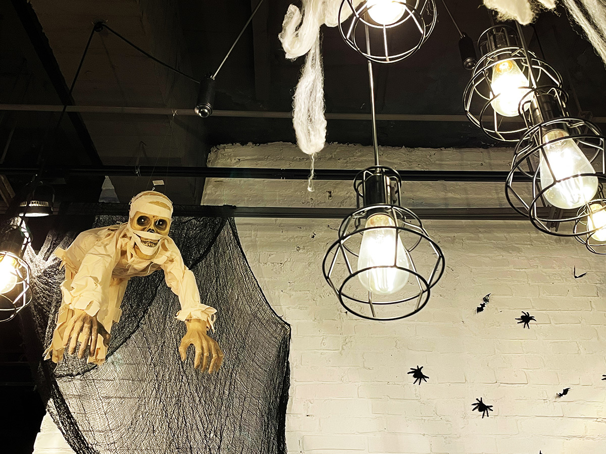 亞尼克海拔最高門市，打造木乃伊復活盛會！10月31日前至陽明山門市拍照打卡，可於亞尼克夢想村享飲品第2杯半價優惠。(圖片提供/亞尼克蛋糕)