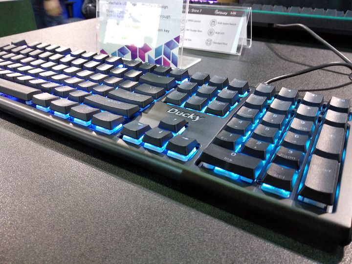 Computex 不能沒有 RGB！從鍵盤、機殼、主機板到風扇都要閃亮，一次看完展場中炫麗的「光害」產品