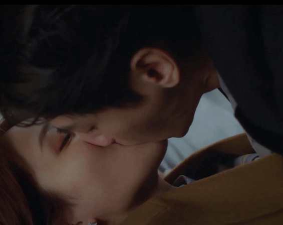 《半是蜜糖半是傷》羅雲熙&白鹿吻戲