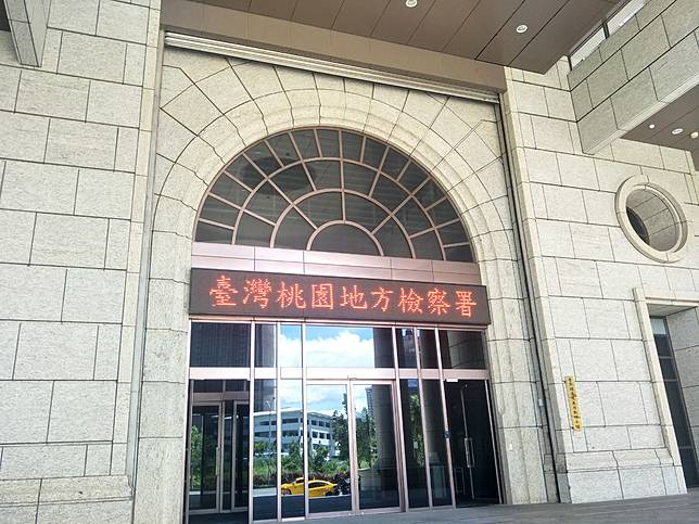 桃園市一名男子連燒後猝死，桃園地檢署憂疫情感染，法醫採樣檢驗，先檢驗後相驗。記者曾增勳／攝影
