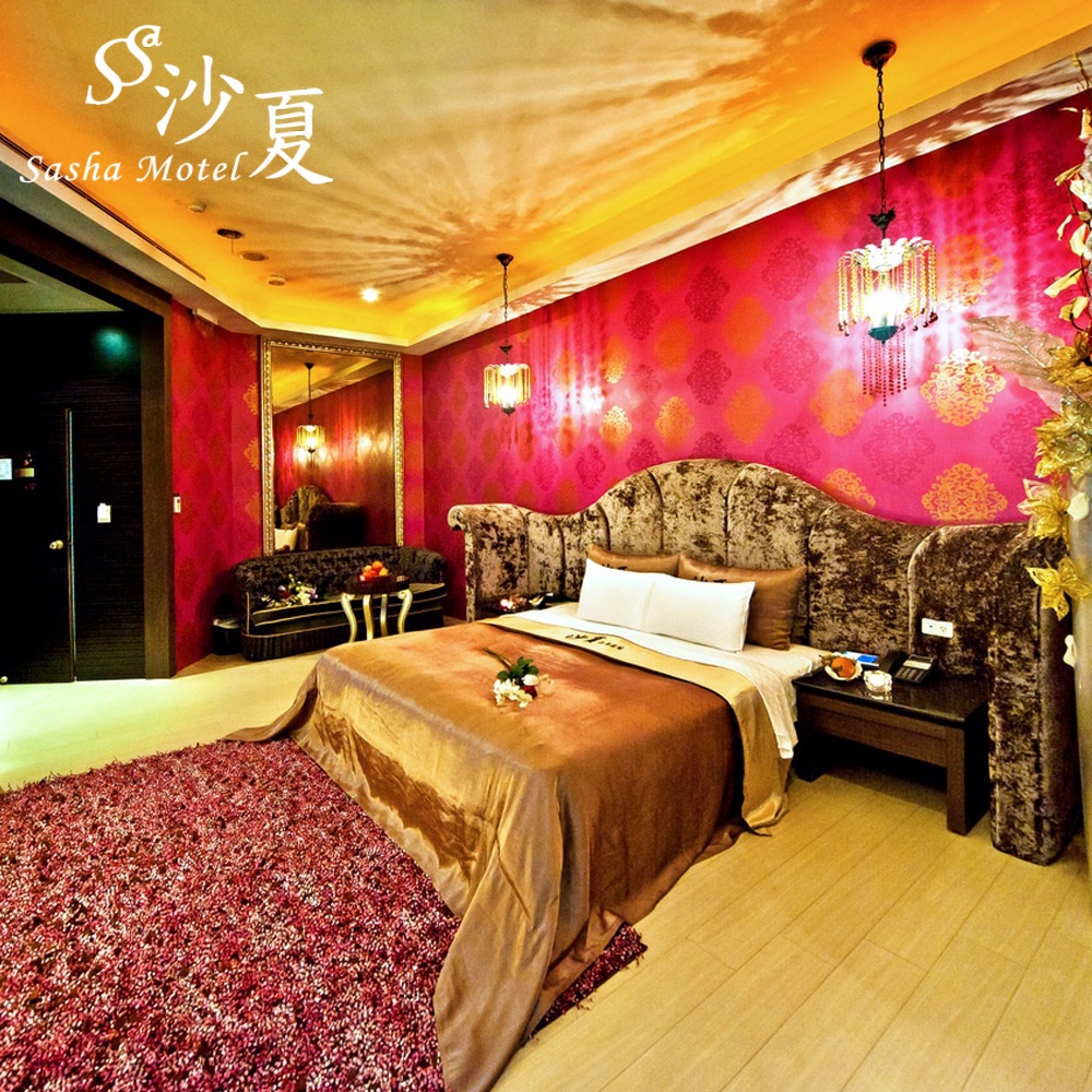 1.店家平日定義：週日至週四(週五加價每房:$300 週六加價每房:$1,000)。2.入住房型為: 精緻豪華車庫房(一大床)。3.此房提供2份早餐套餐。4.客房內附餅乾點心/礦泉水/汽水/咖啡包/茶