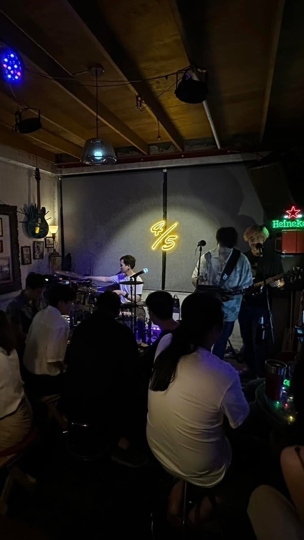 4/5 Home Bar & Music Community