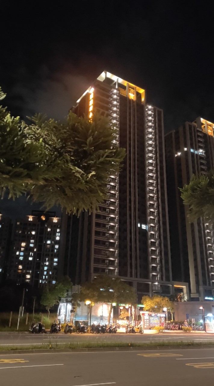 靠北建商發洩群
