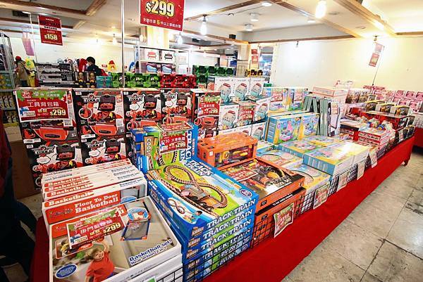 【三重特賣會】PUZZLE拍手童裝、樂米萬件玩具特賣會１折起！上萬種玩具最低只要２０元起，童裝破盤出清價５件２００元更有滿２０００現折２００超殺優惠活動