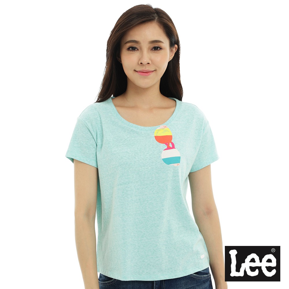 夏季繽紛色調太陽眼鏡翡翠綠凸顯更加亮眼寬版設計輕鬆好搭商品流水LL1700893WZ品牌Lee尺寸XS, S, M, L顏色藍色系適穿性別女生款式T恤袖長短袖版型正常版型主材質棉材質成分說明100% 