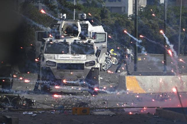 One Shot Dead At Least 27 Hurt In Venezuela May Day Clashes