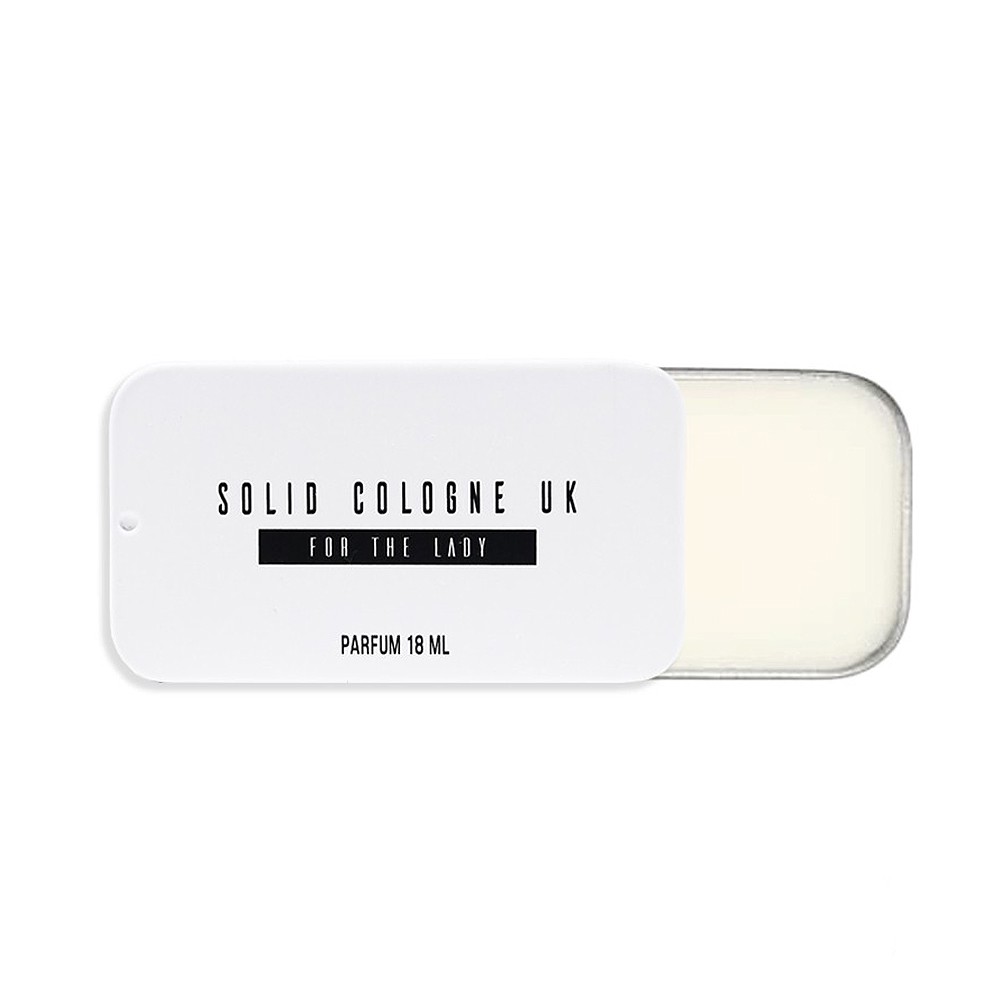 英國 Solid Cologne UK 專門以英式風情研發各種紳士香氛，突破以往液體香水的思維，將傳統製程結合新的技術，採用天然成分配方，運用蜂蠟、荷荷芭油、可可脂、天然椰油，再注入各種天然香氛素材，