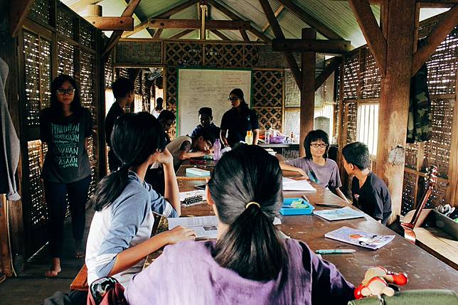 Sekolah Tanpa Guru, Tanpa Seragam, Tanpa Pelajaran