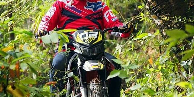 Gambar Orang Pacaran Naik Klx