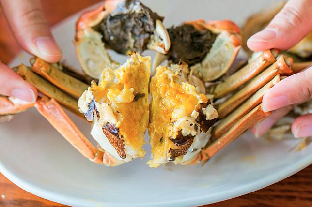 ▲金黃蟹膏，看了就讓人口水直冒（圖/奧丁丁市集）