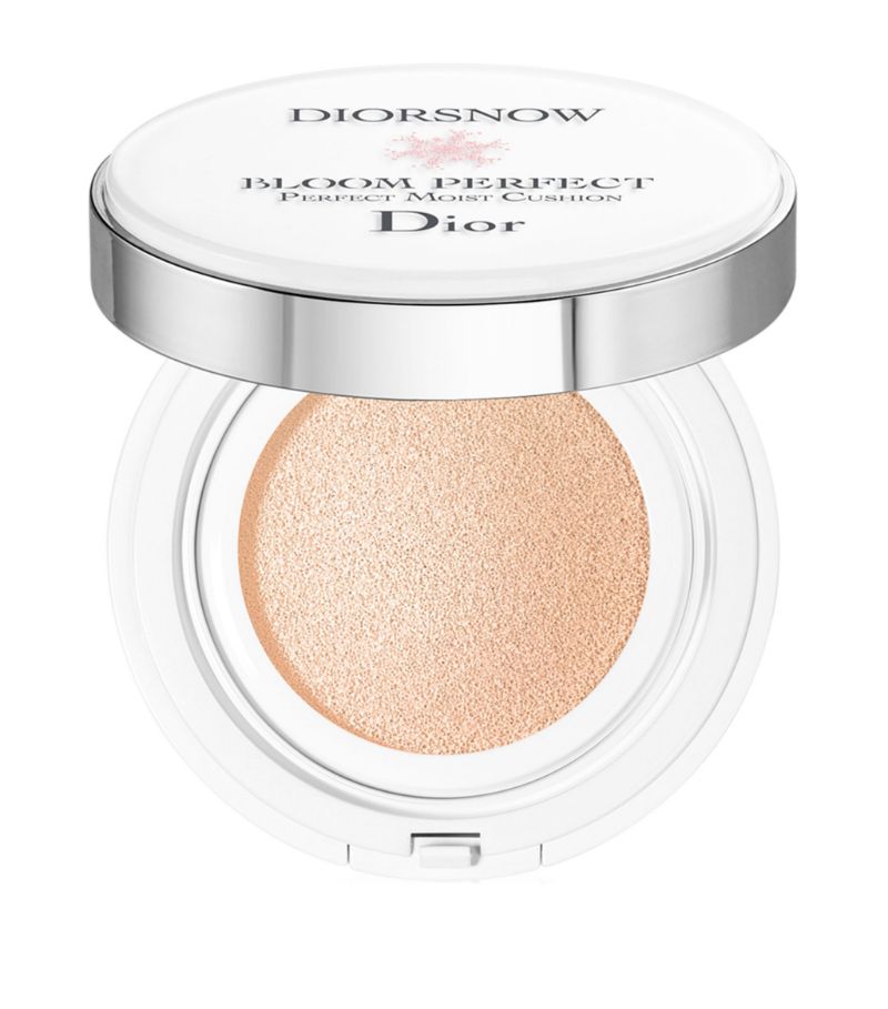 The Diorsnow Bloom Perfect Brightening Perfect Moist Cushion SPF50 PA+++ is the ultra-moist skincare