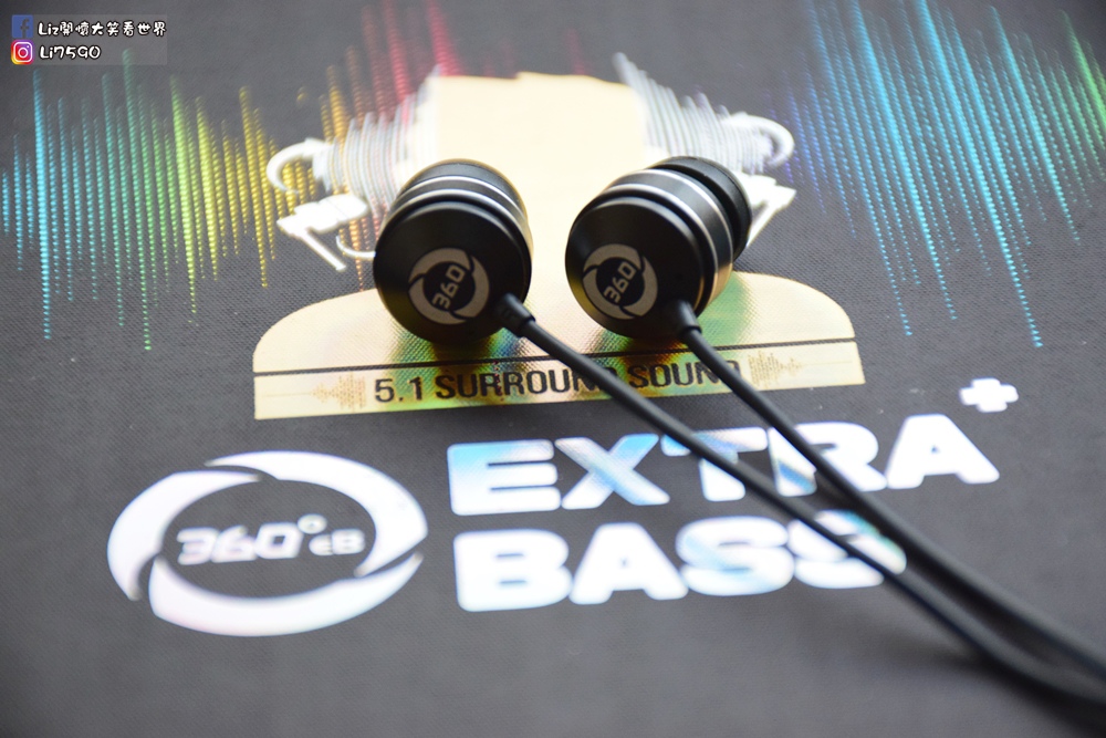 360 eB音霸5.1聲道超重低音耳機DSC_0228Liz開懷大笑看世界.JPG