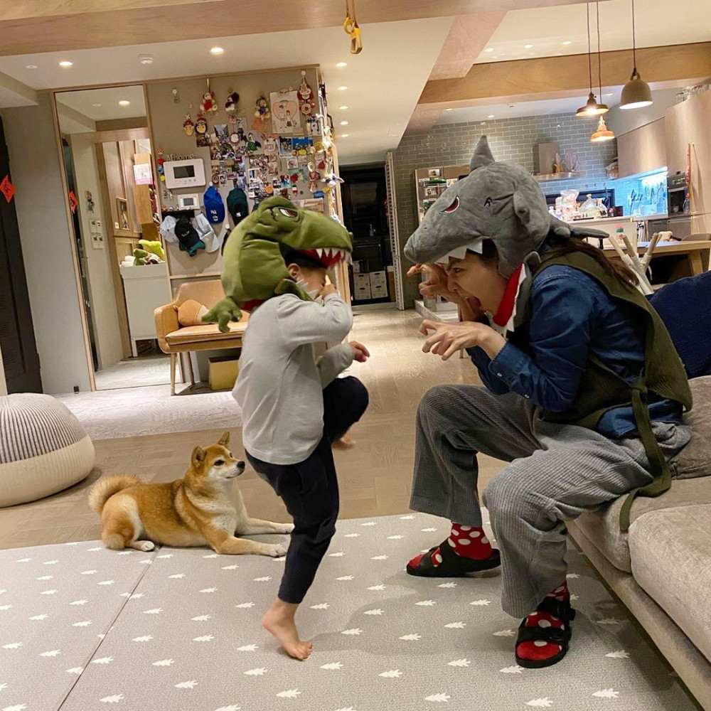 右滑看女星豪宅>>>