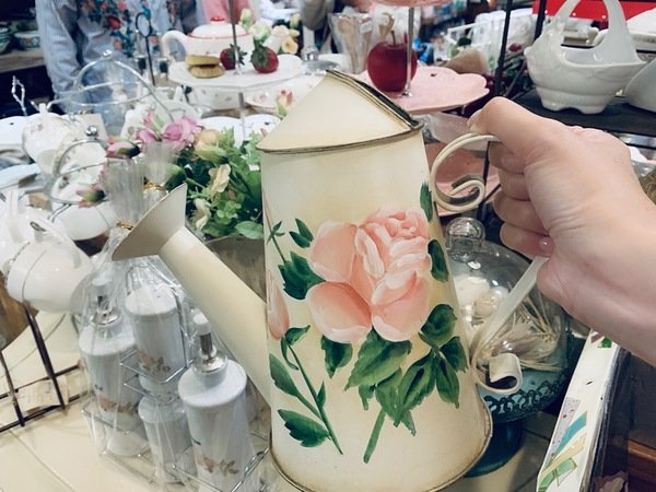 倪倪愛旅遊－『台中購物商圈推薦』台中在地人後花園小歐洲，綠意盎然異國購物散策－台中市大隆路商圈日韓、歐美私貨精品挖寶直擊分享