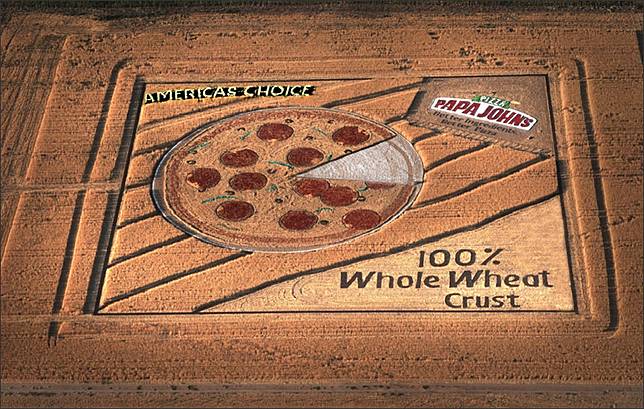 Bosen Liat Reklame Yang Gitu-Gitu Aja? Kayanya Para Pengiklan Kudu Nyoba 5 Papan Reklame Yang Gak Biasa Ini