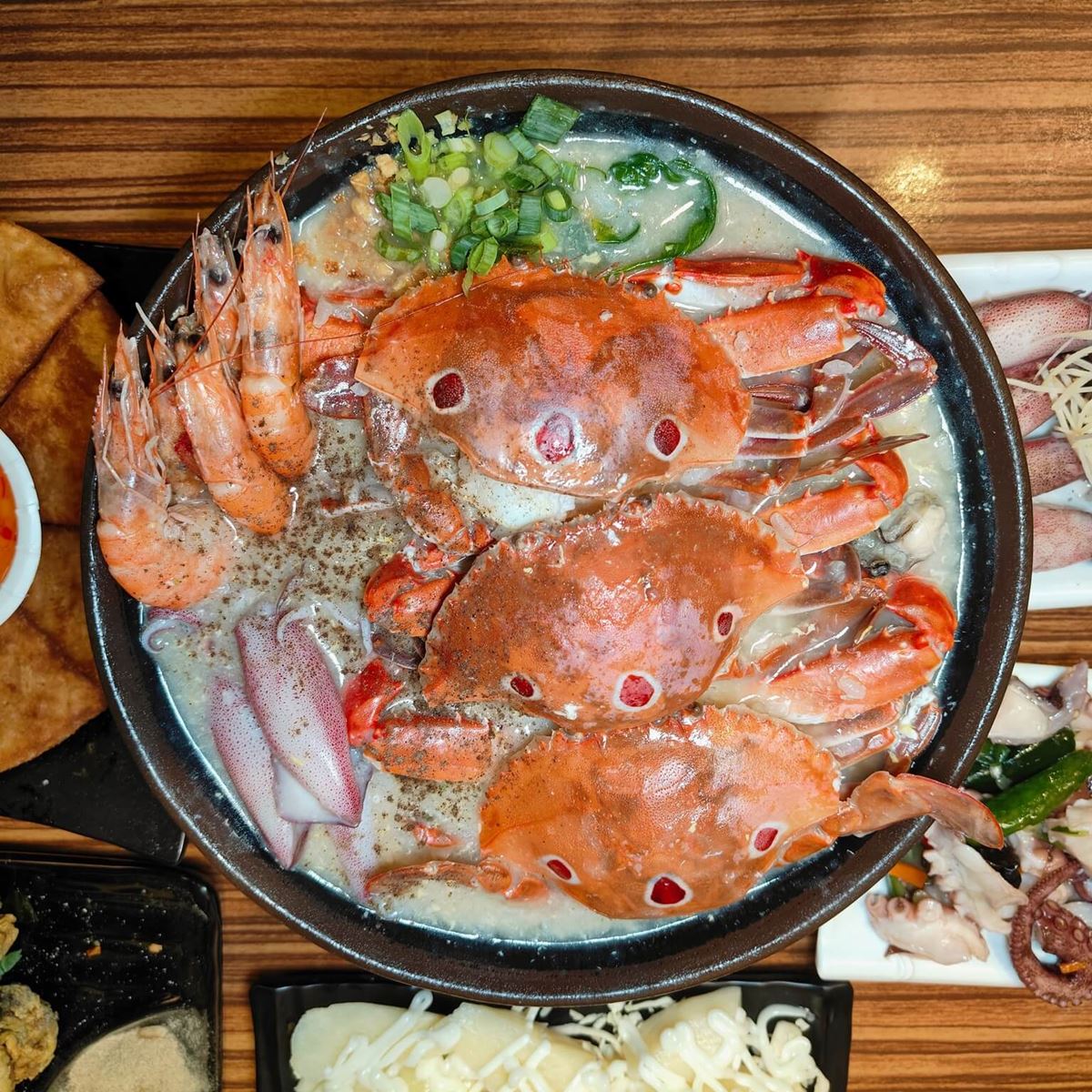 95元起吃爆螃蟹季！全台８大螃蟹名店：火鍋吃到飽、排隊萬里蟹、爆蛋紅蟳麵