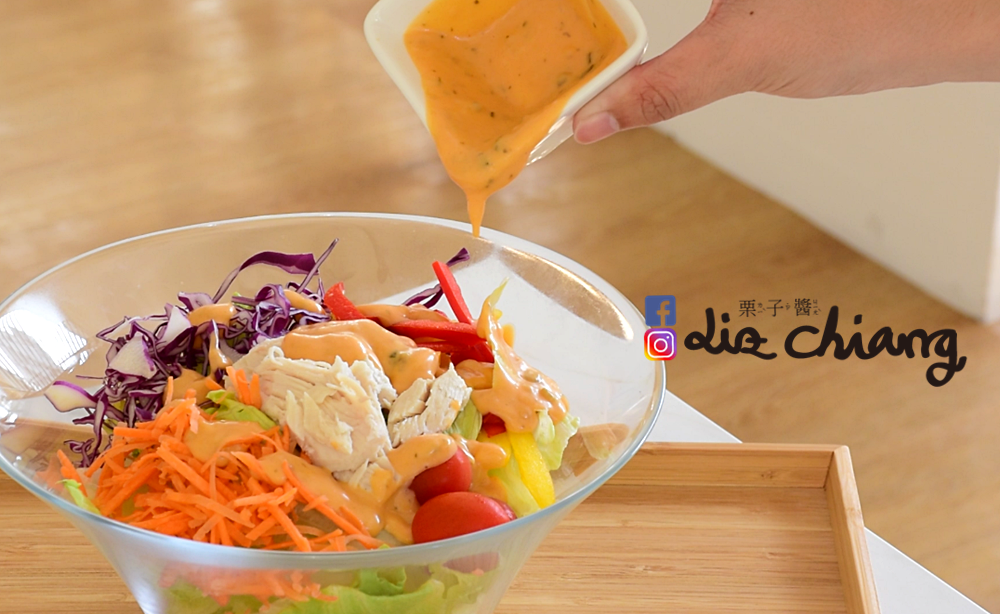 沙拉嗑-台中美食-沙拉1Liz開懷大笑看世界.PNG