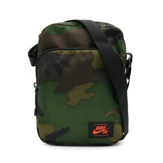 拉鍊主隔間方便儲存小型物品可調整式斜揹肩帶給你舒適的攜帶體驗多口袋設計