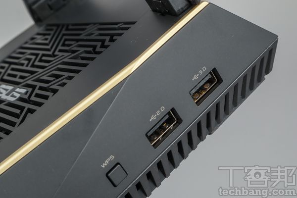 擴充接口機身右側安排WPS按鈕，以及USB 2.0和USB 3.1 Gen1連接埠各一。
