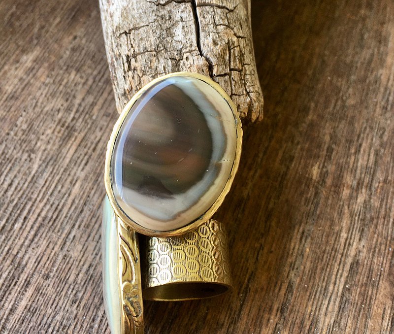 國際戒圍17號，裸石是馬達加斯加的海洋碧玉，無染色優化的天然寶石。