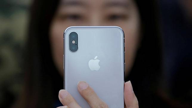 Bahagianya Orang-orang Diberbagai Negara Usai Beli Iphone X