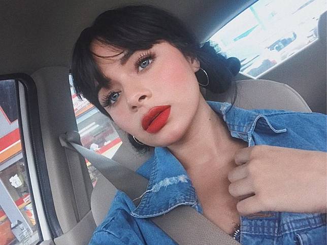 10 Pesona Syerin Anggota Manajemen Awkarin Yang Disebut Mirip Barbie Brilio Net Line Today