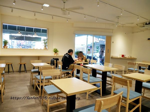 【汐止美食】鄉下人-豬血湯肉燥麵 #古早味 #豬血湯 #燙青菜 #香辣麵 路邊攤價格，冷氣開放文青風店面 (37).JPG