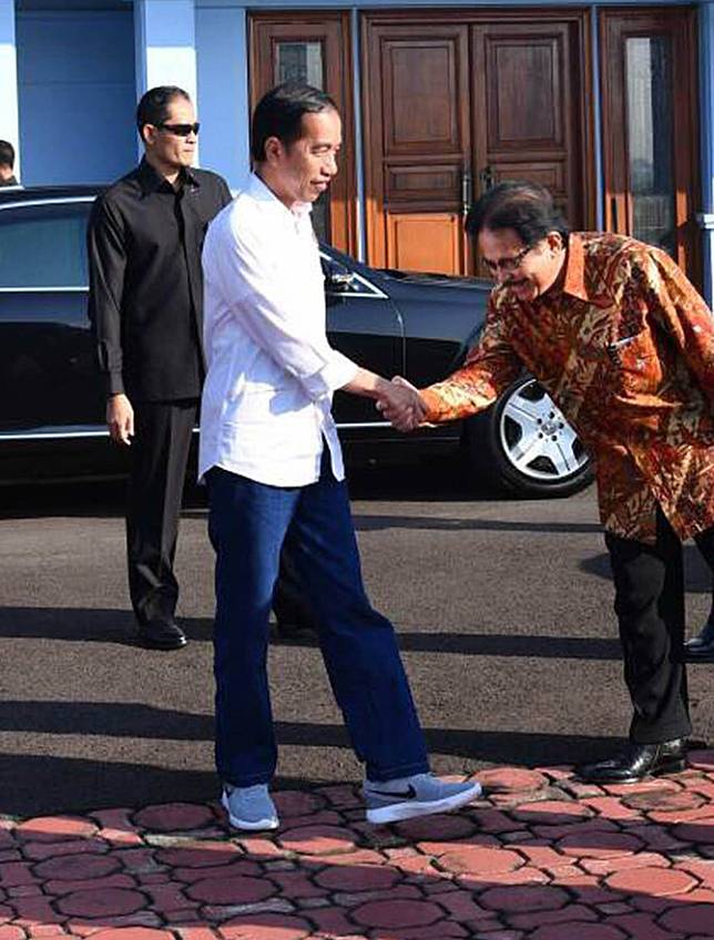 Mengulas sepatu Nike Lunarepic yang dipakai Jokowi kunjungan kerja