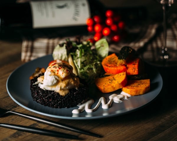 素食餐酒館推薦：初門 Rawdoor