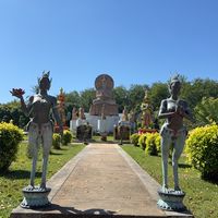 ผู้ปฏิบัติธรรมวัดบางเสียด