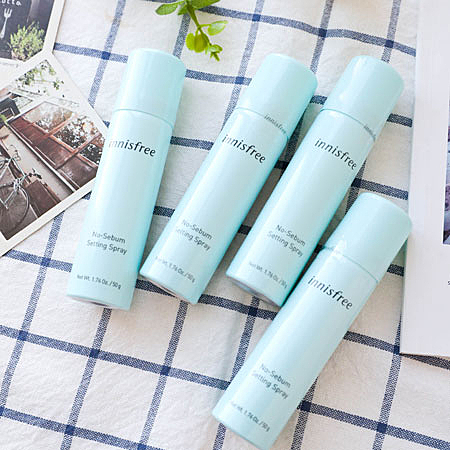 鎖住你的妝容，維持一整天清爽不脫妝的定妝噴霧。 添加了薄荷成分，維持肌膚在夏天一樣能有清爽感受。