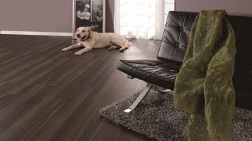 兼具仿真與耐用特性的塑膠地板