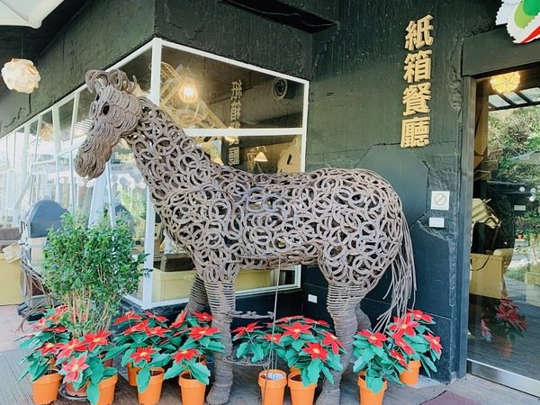 倪倪愛旅遊－『台中大坑一日遊推薦』台中近郊鳥語花香闔家出遊秘密花園-台中大坑紙箱王創意園區、東山水岸餐廳、東東芋圓直擊分享