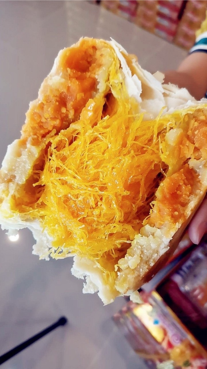 เจ๊พู่ เปี๊ยะไข่ทะลัก🥮 อร่อยซอย8