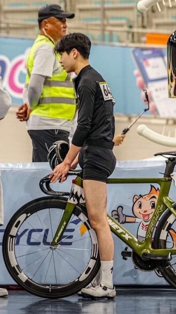 นักปั่น จักรยาน เกย์ / ไบ  🚴🚴‍♀️🚴‍♂️