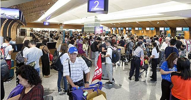 錯過班機無法陪考！兒落榜被笑　她氣炸向桃機、航空公司怒討148萬