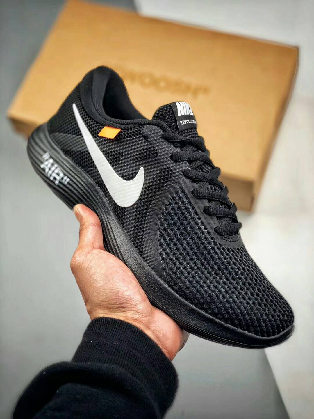 Off-White ✕ REVOLUTION 4 情侶款。運動,戶外與休閒人氣店家Mansmall 運動休閒館的NIKE、跑步鞋有最棒的商品。快到日本NO.1的Rakuten樂天市場的安全環境中盡情網