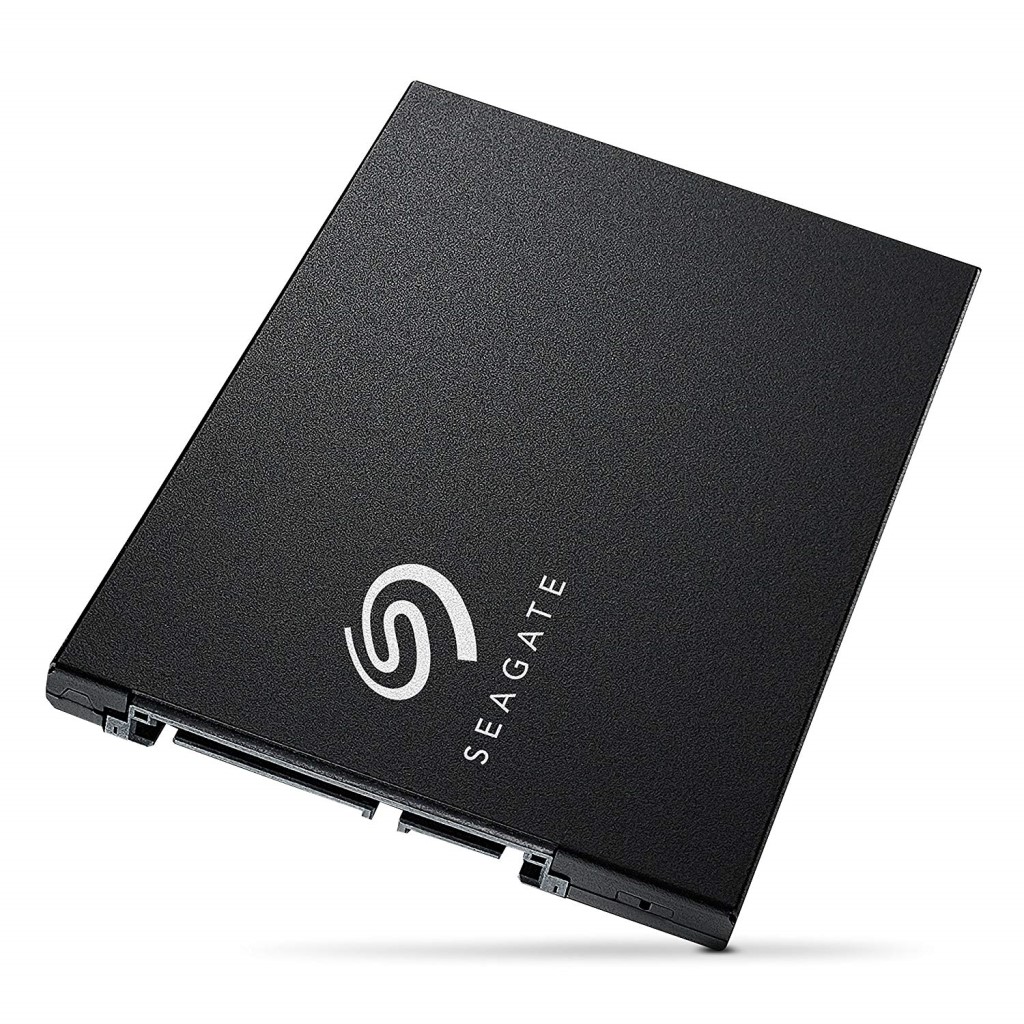 Seagate 相隔多年再次推出消費級 BarraCuda SSD，使用 SATA 6Gb/s 傳輸介面，外觀規格採用 2.5”/7mm