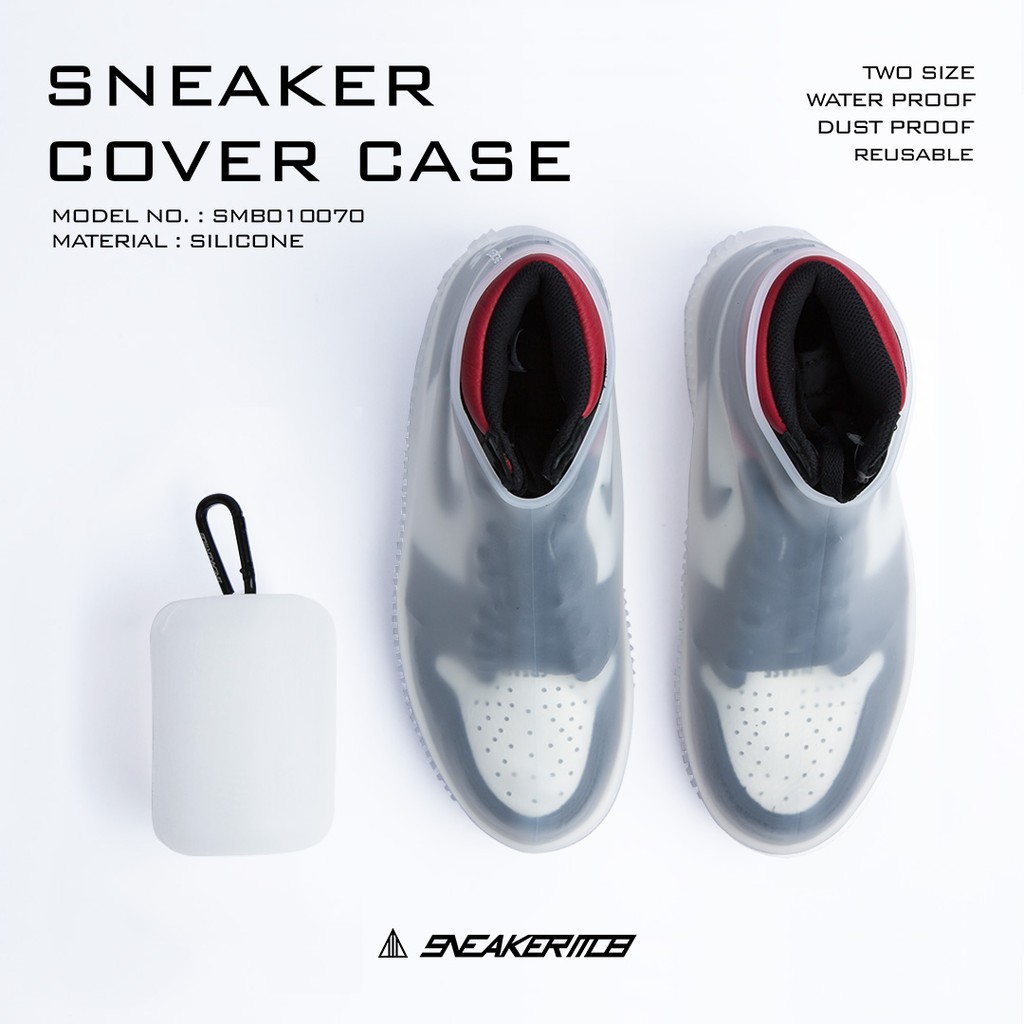 防水鞋套裝備組2套優惠價700元，金額於結帳時自動扣除。SNEAKER COVER 防水鞋套，一款攜帶簡易，可重複使用的球鞋革命防護工具，外型前衛時髦，與潮鞋無違而和，是雨天潮流裝備，特殊鞋底構造，能