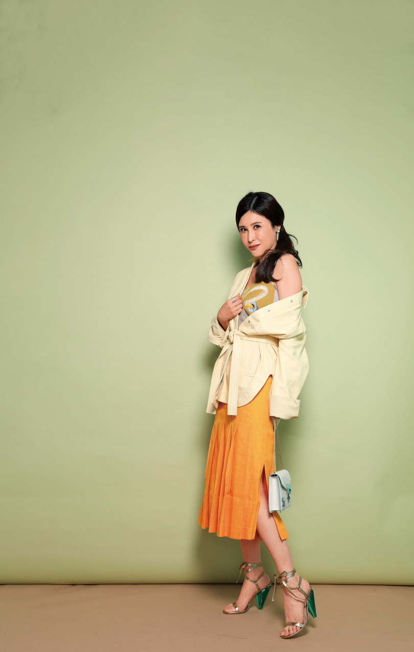 對於鞋子的挑選，穆熙妍強調要注意整體比例，不要把腿部切成一截一截的，視覺上會顯得腿短。腿比較粗的人，要儘量避開細跟鞋，粗跟鞋會將視覺上的壓力從腿移開，顯得和諧一致，就不會覺得腿特別粗。（圖／戴世平攝）