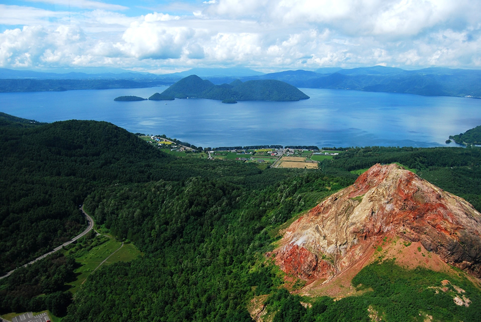 北海道洞爺湖冬季必去景點推薦 夢幻燈光隧道 溫泉不藏私魅力亮點公開 Line購物