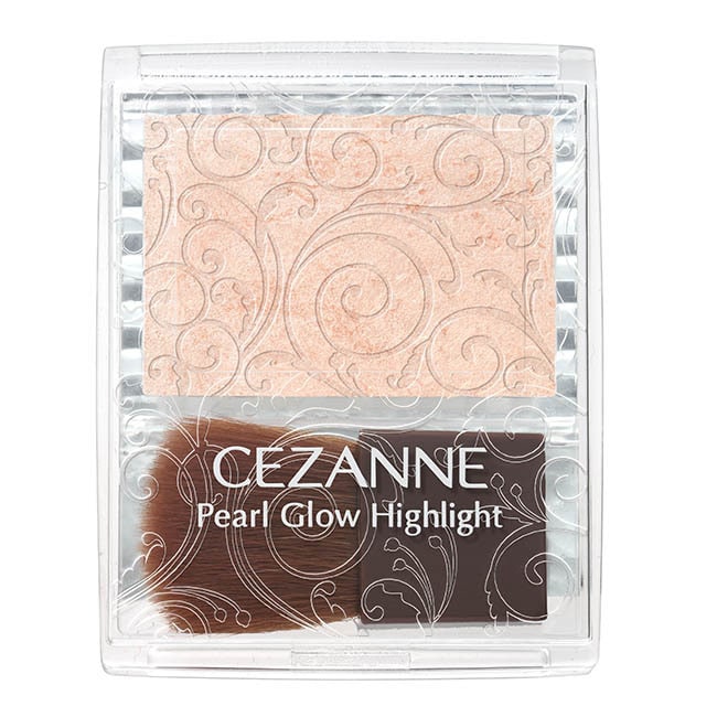 Point 1:透明光澤肌 豐富珠光粒子增添肌膚濕潤光澤猶如罩上光紗一般 Point 2:維持一整天的明亮光澤肌 大量珍珠粒子修飾毛孔與肌膚緊密貼合擁有持久的光澤感與細滑膚觸 含美容成分讓肌膚呈現光透