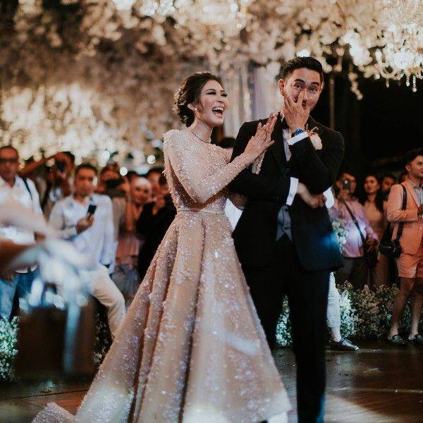 10 Artis Yang Pakai Gaun Pengantin Bertema Rustic Terbaik 2018