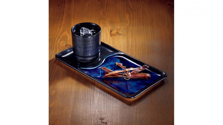 ガラスと陶器が融合した石垣ブルーが神秘的な石垣焼窯元のマルチ