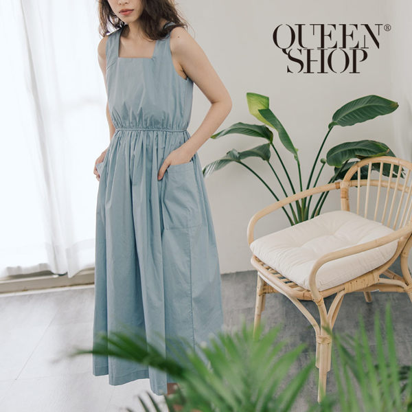 Ｑｕｅｅｎ Ｓｈｏｐ【01084557】簡約素色雙口袋造型方領無袖洋裝 兩色售＊現+預＊