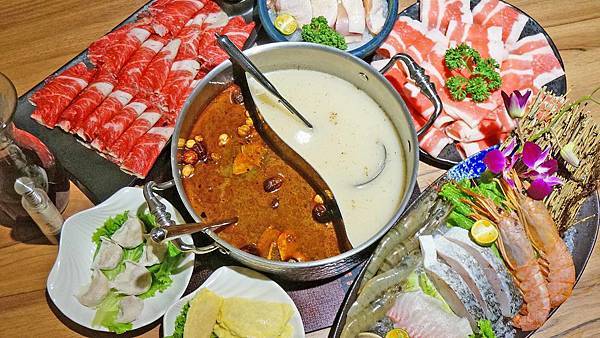 【新莊美食】囍富鍋吧-純天然食材熬煮火鍋湯頭搭配高品質的食材,必吃火鍋店推薦 【新莊美食】囍富鍋吧-純天然食材熬煮火鍋湯頭搭配高品質的食材,必吃火鍋店推薦